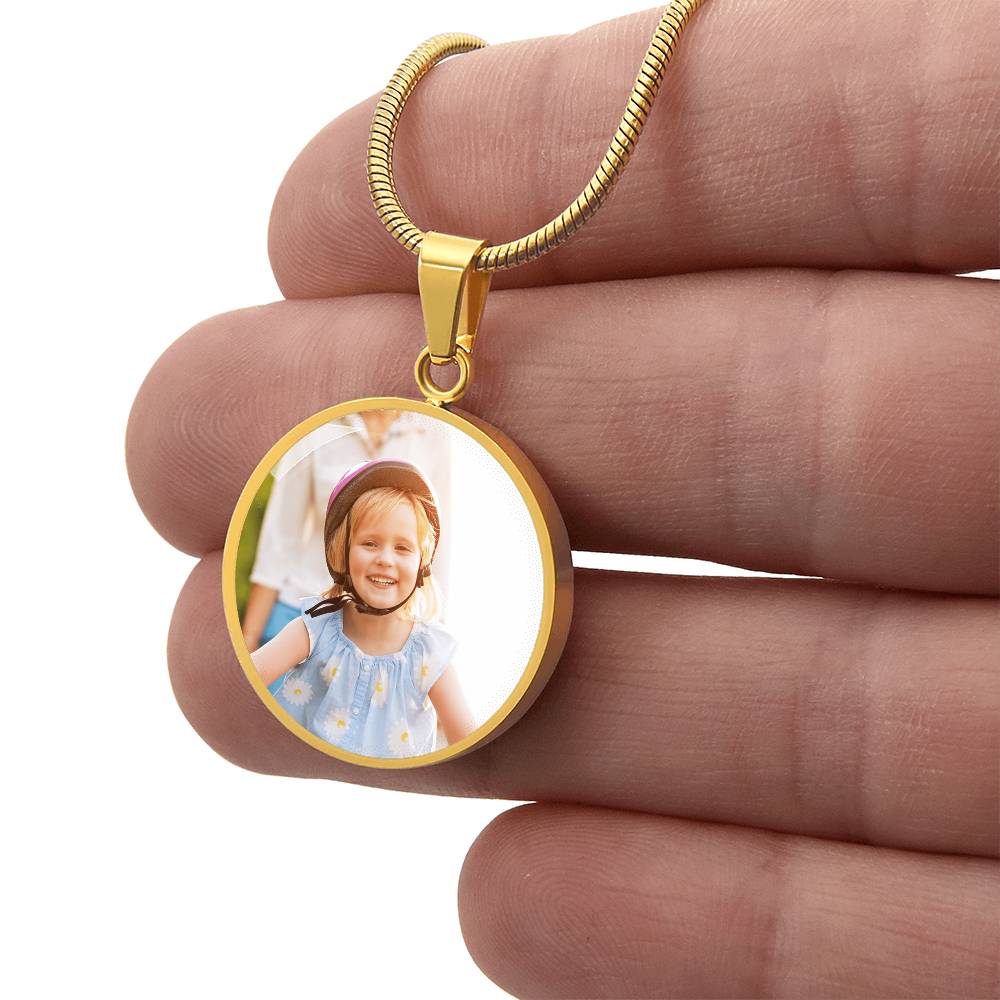 "Custom Photo Necklace – Personalized Round Pendant with Engraving"