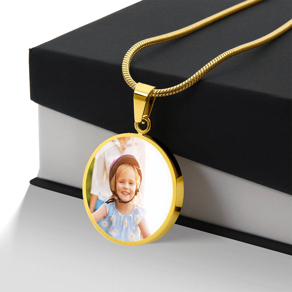 "Custom Photo Necklace – Personalized Round Pendant with Engraving"