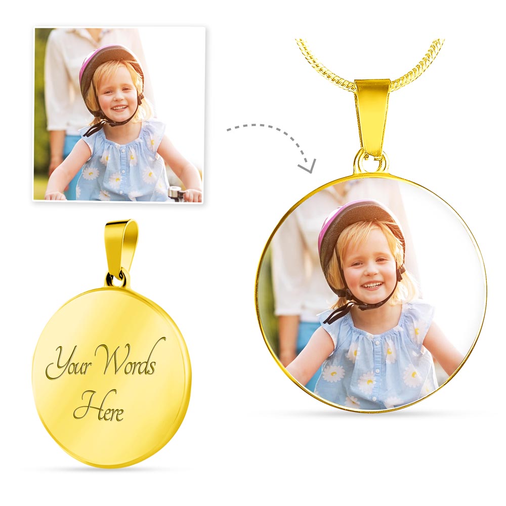 "Custom Photo Necklace – Personalized Round Pendant with Engraving"